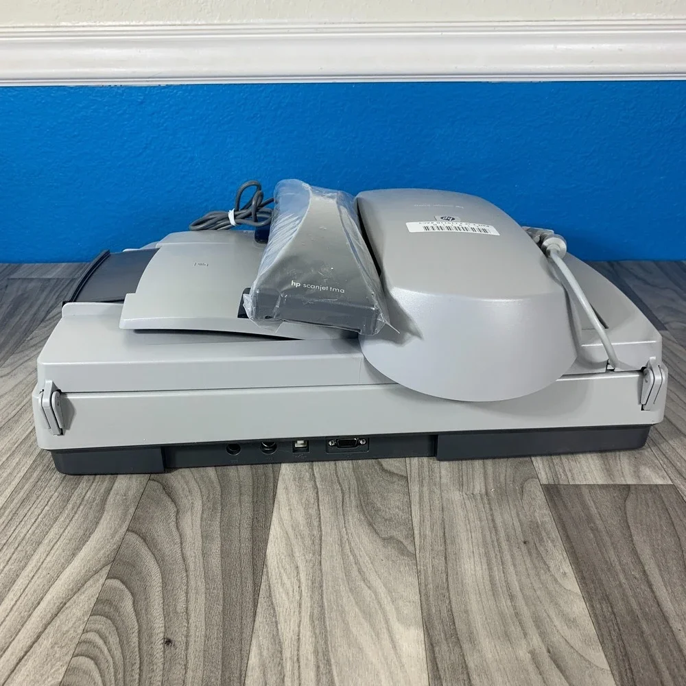 HP Hewlett Packard ScanJet 5590 Flatbed Scanner New‎